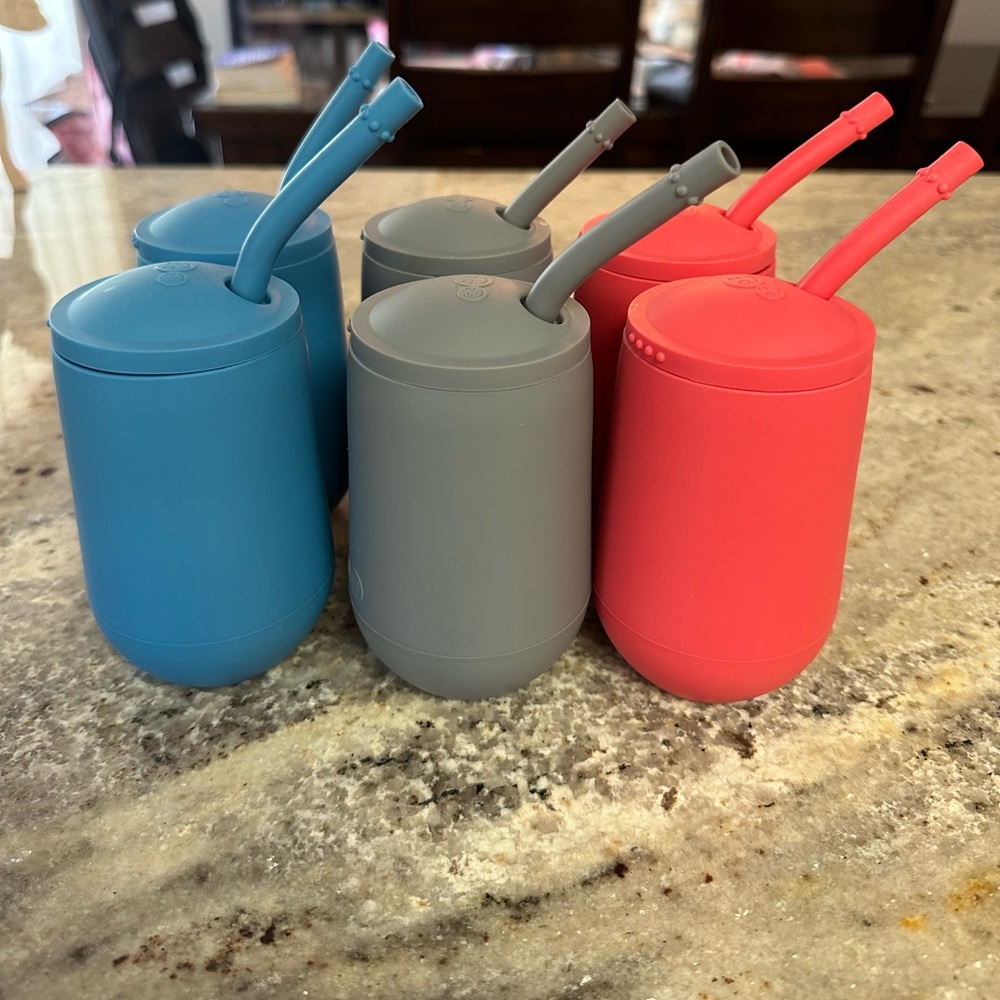 SIX Excellent condition EZPZ Happy Cup + Straw